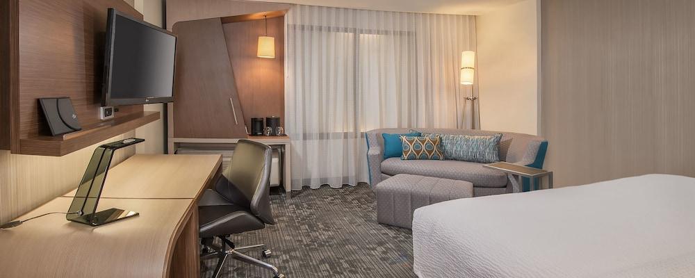 Отель Courtyard By Marriott St. Joseph-Бентон-Харбор Экстерьер фото