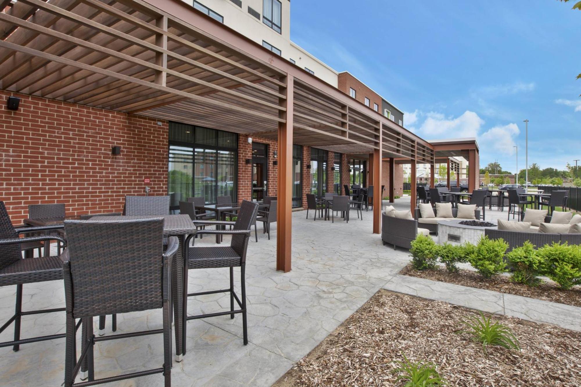 Отель Courtyard By Marriott St. Joseph-Бентон-Харбор Экстерьер фото
