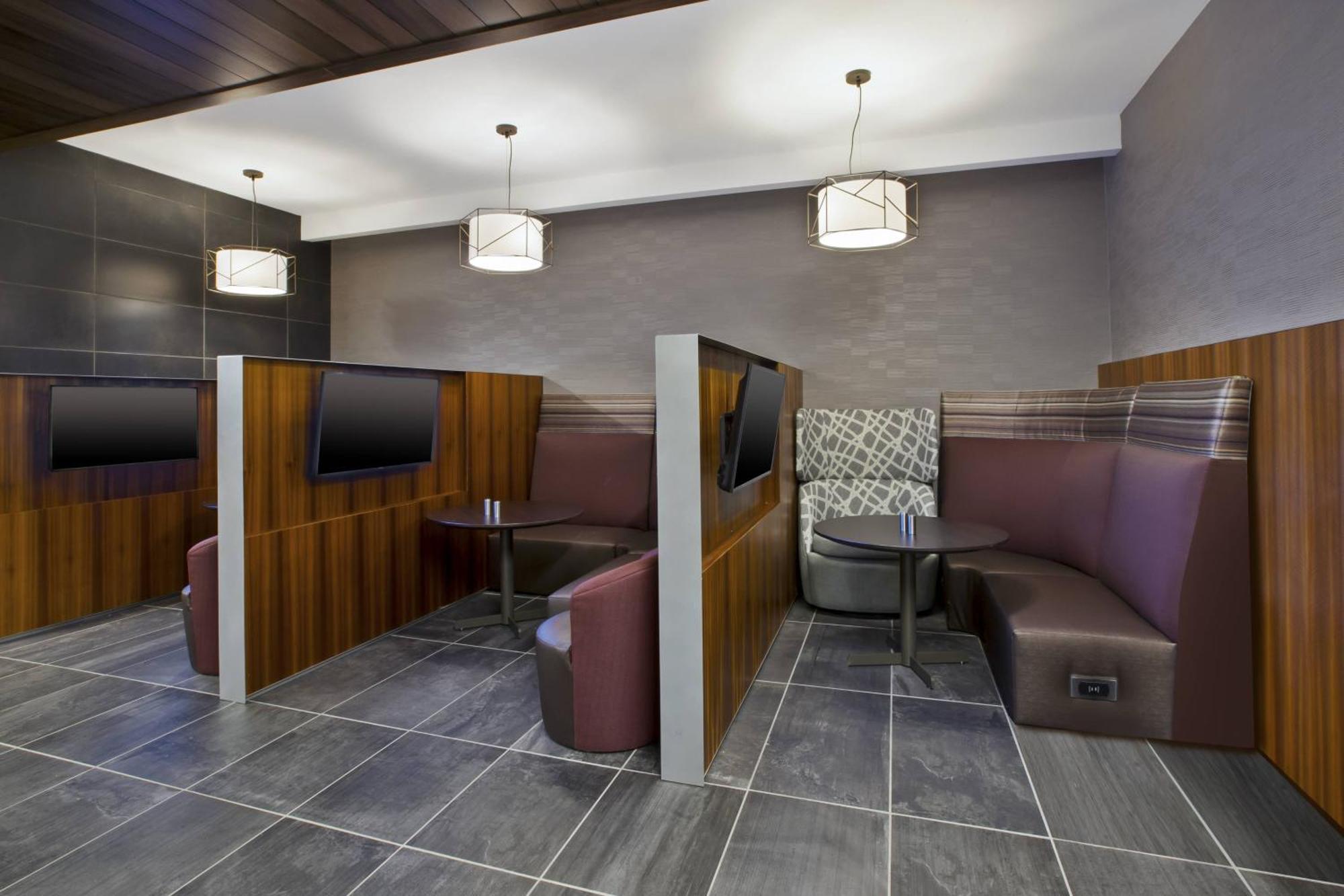 Отель Courtyard By Marriott St. Joseph-Бентон-Харбор Экстерьер фото
