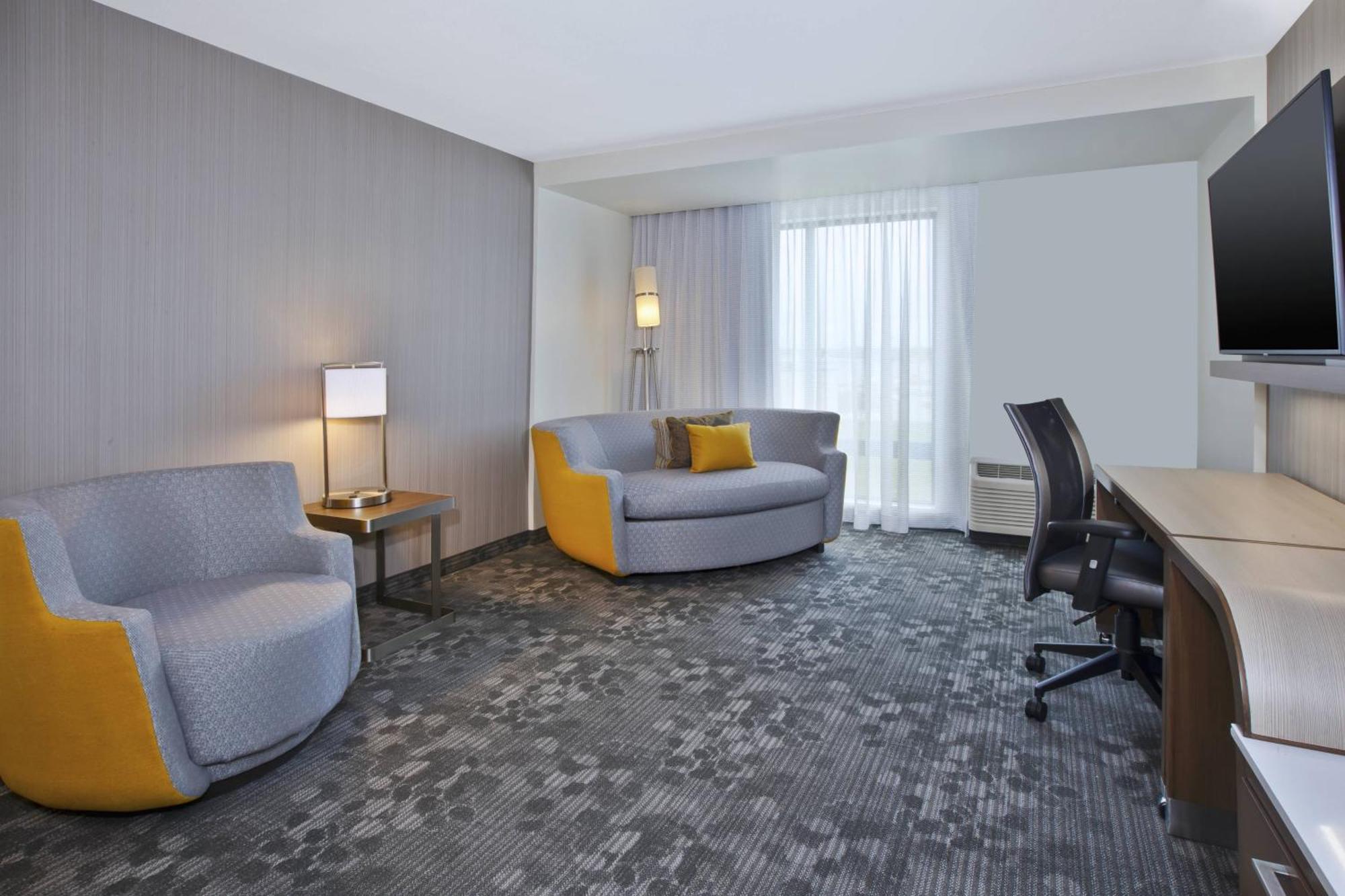Отель Courtyard By Marriott St. Joseph-Бентон-Харбор Экстерьер фото
