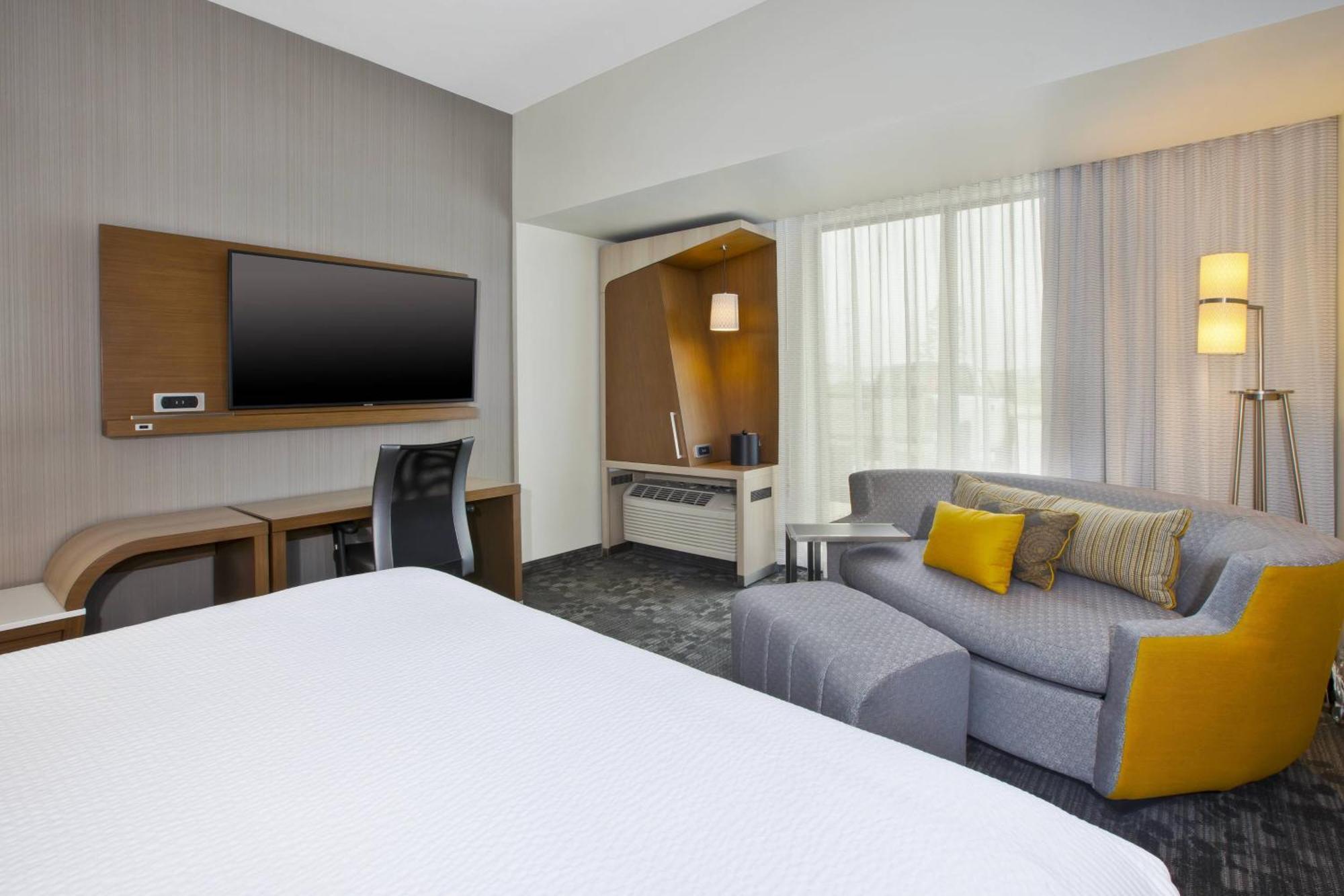 Отель Courtyard By Marriott St. Joseph-Бентон-Харбор Экстерьер фото